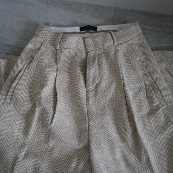 Banana Republic Tailored Pleated Pants – Cream / Beige – Size 2 - Picture 4 of 4